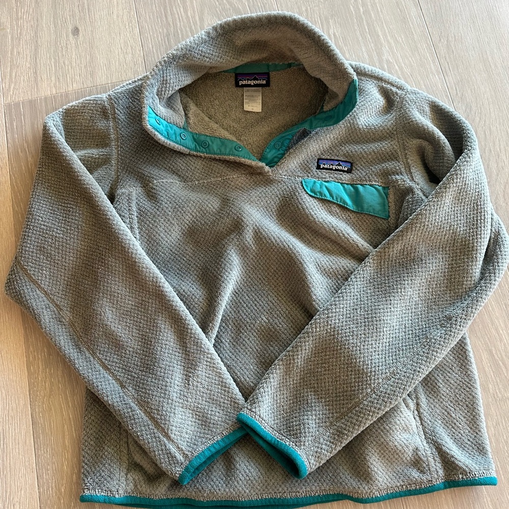 Patagonia Gray Fleece Pullover with Teal Accents